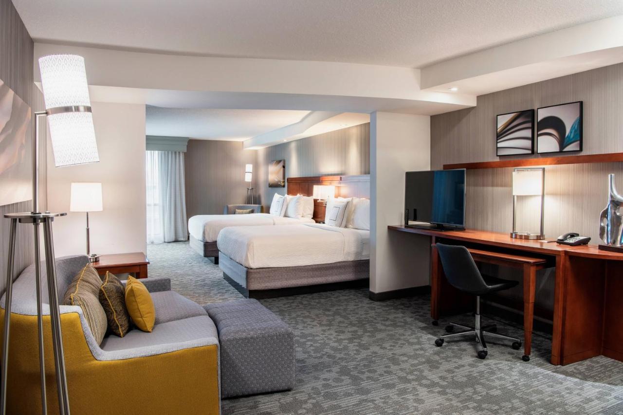 Courtyard By Marriott West Hotel Edmonton