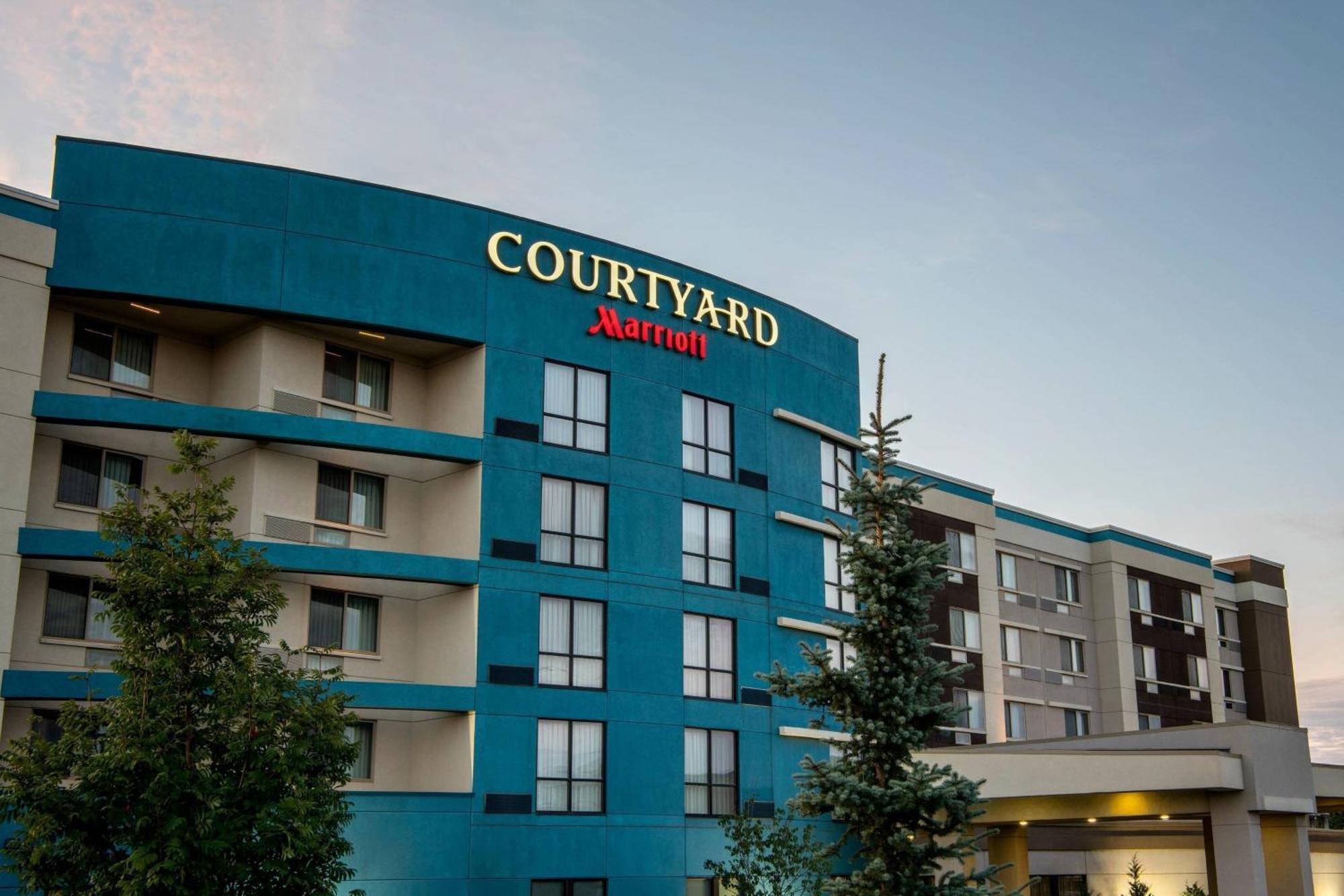 Courtyard By Marriott West Hotel 3*